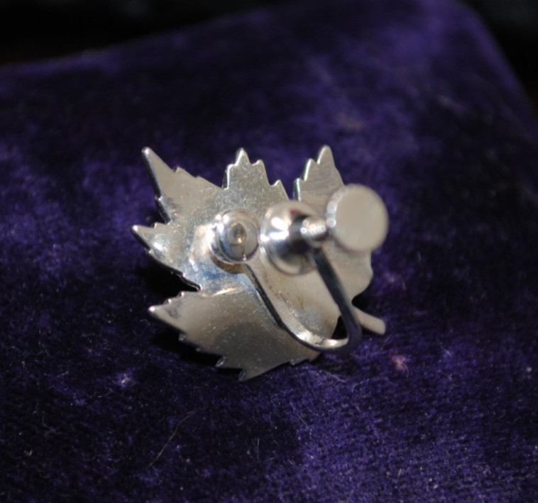 Single Vintage Mikimoto Sterling Silver Maple Leaf Pearl Screw-back Earring