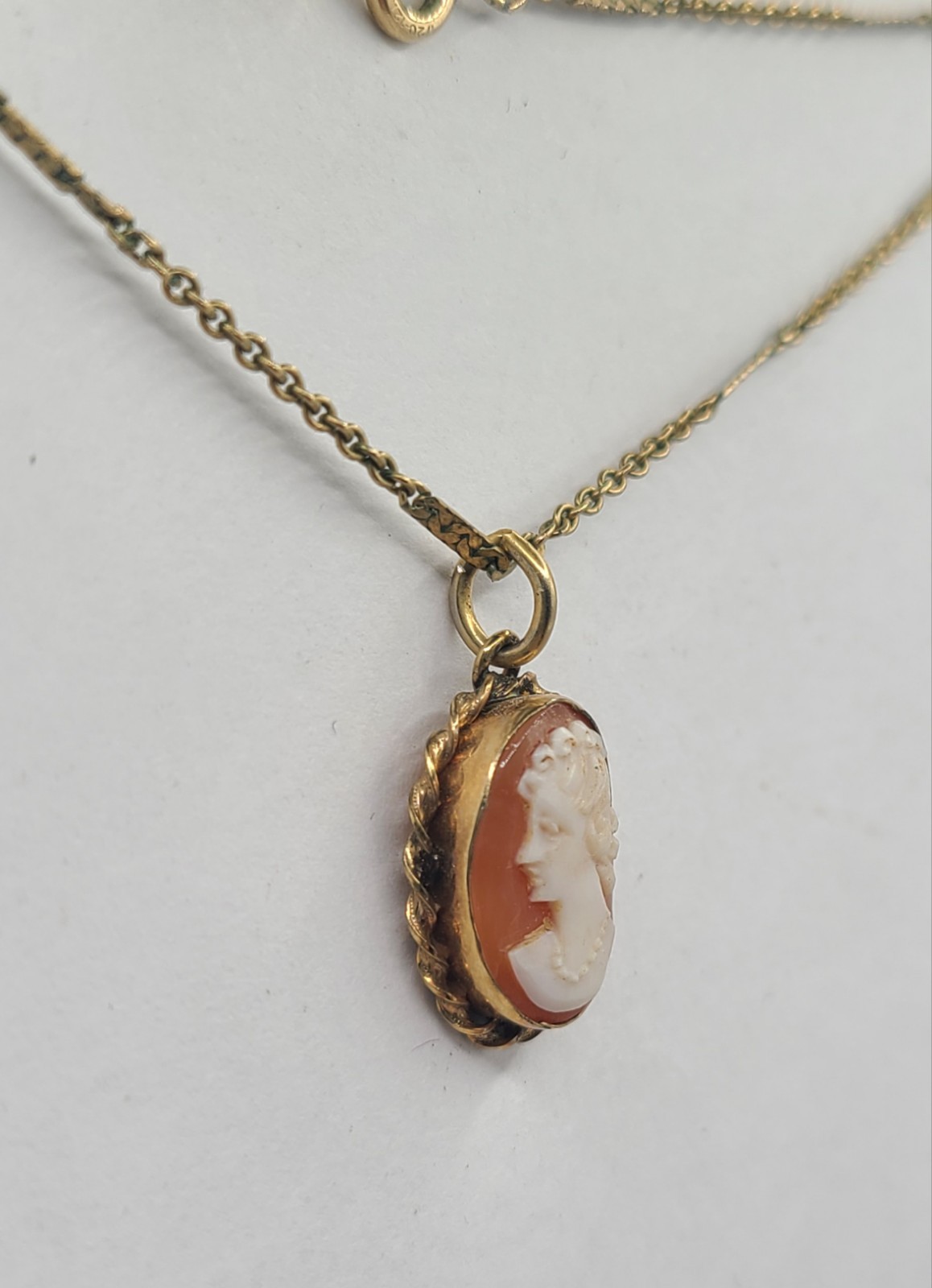 Vtg 1/20 12Kt Gold Filled Genuine Cameo 19″ Necklace Signed “ELKA” 3/4″ Cameo