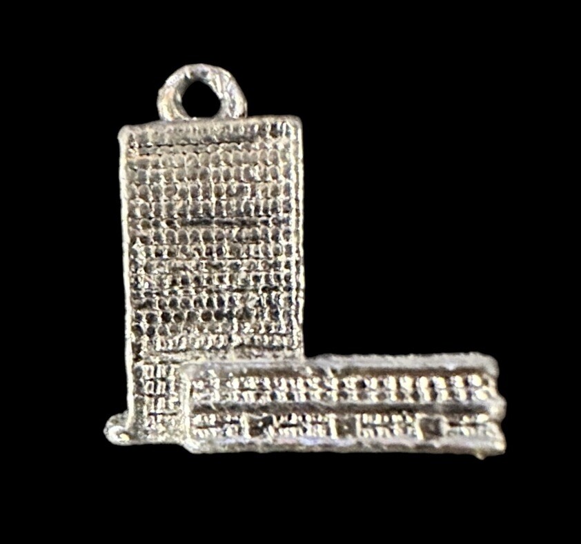 Vtg UN United Nations Charm Pendant Building Travel NYC Souvenir Silver Tone