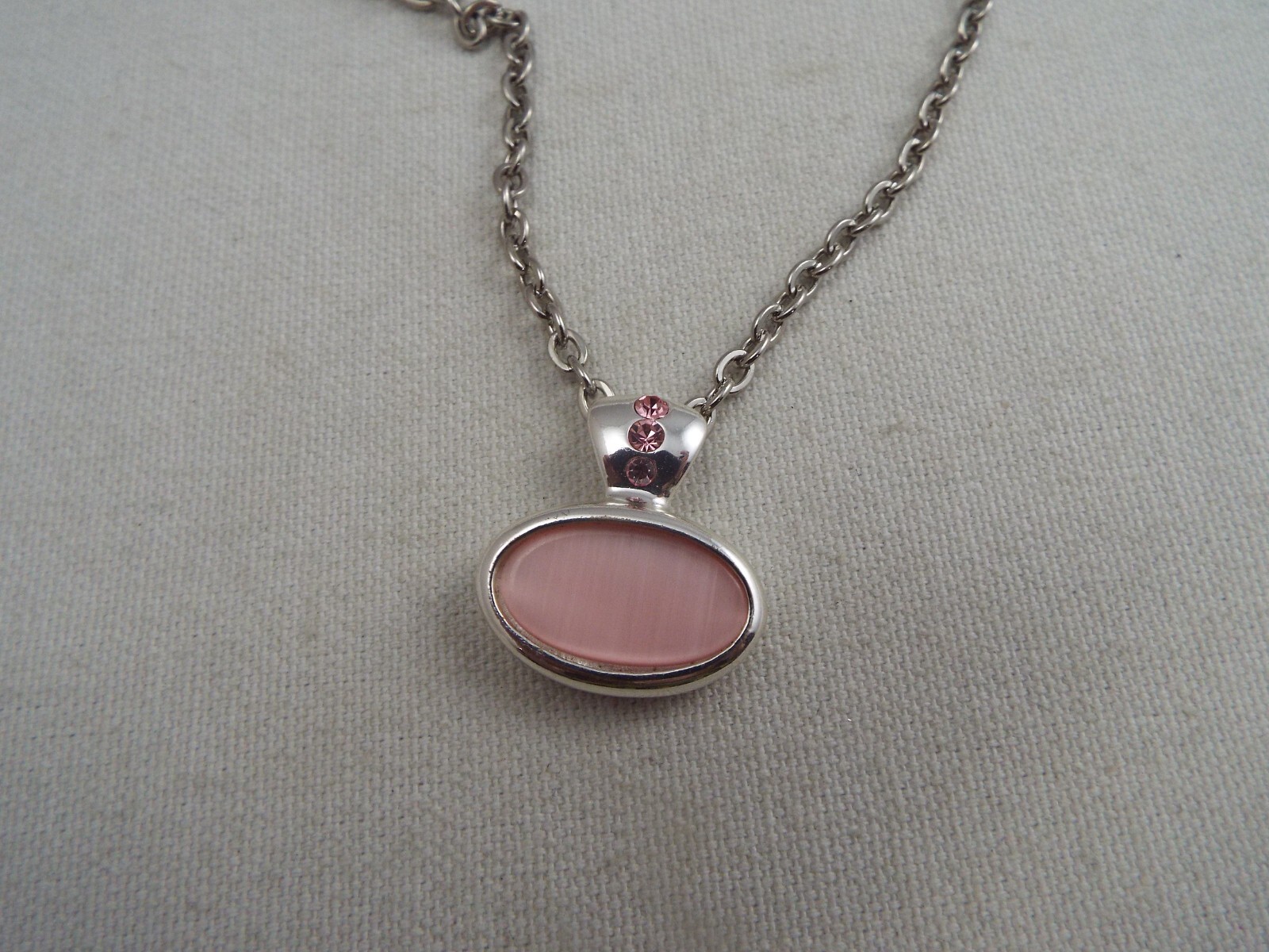 Silvertone Pink Glass Rhinestone Pendant Necklace (J6)