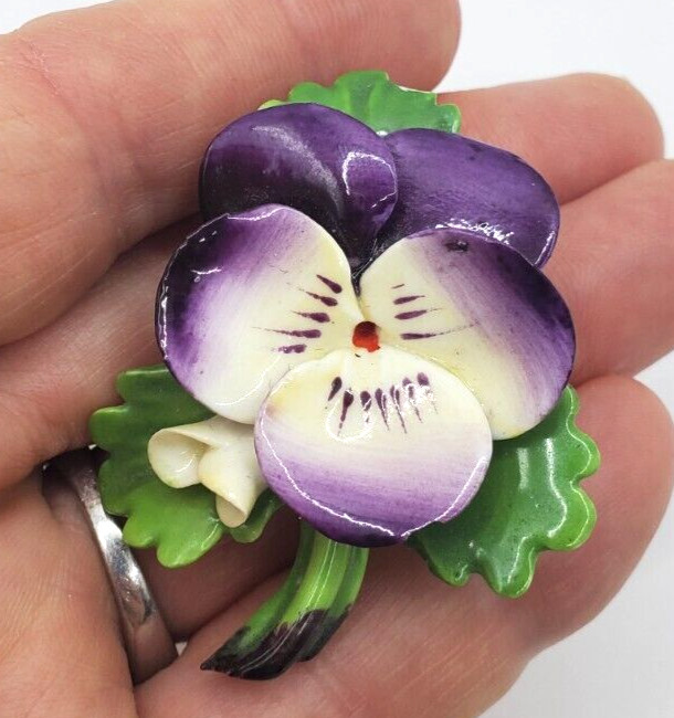 LARGE 1940’S 1950’S CARA STAFFORDSHIRE ENGLAND PANSY FLOWER PIN BROOCH (chip)