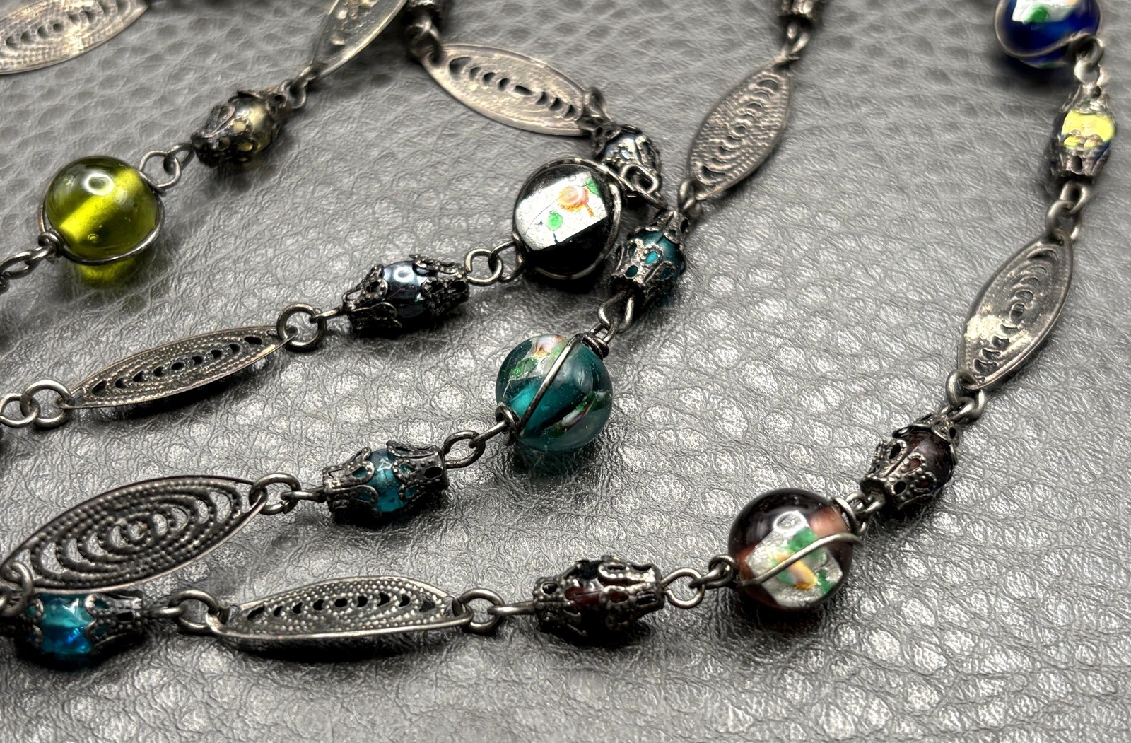 Vintage Spun Silver Venetian Foil Glass Bead Silver Tone Chain Necklace 42″