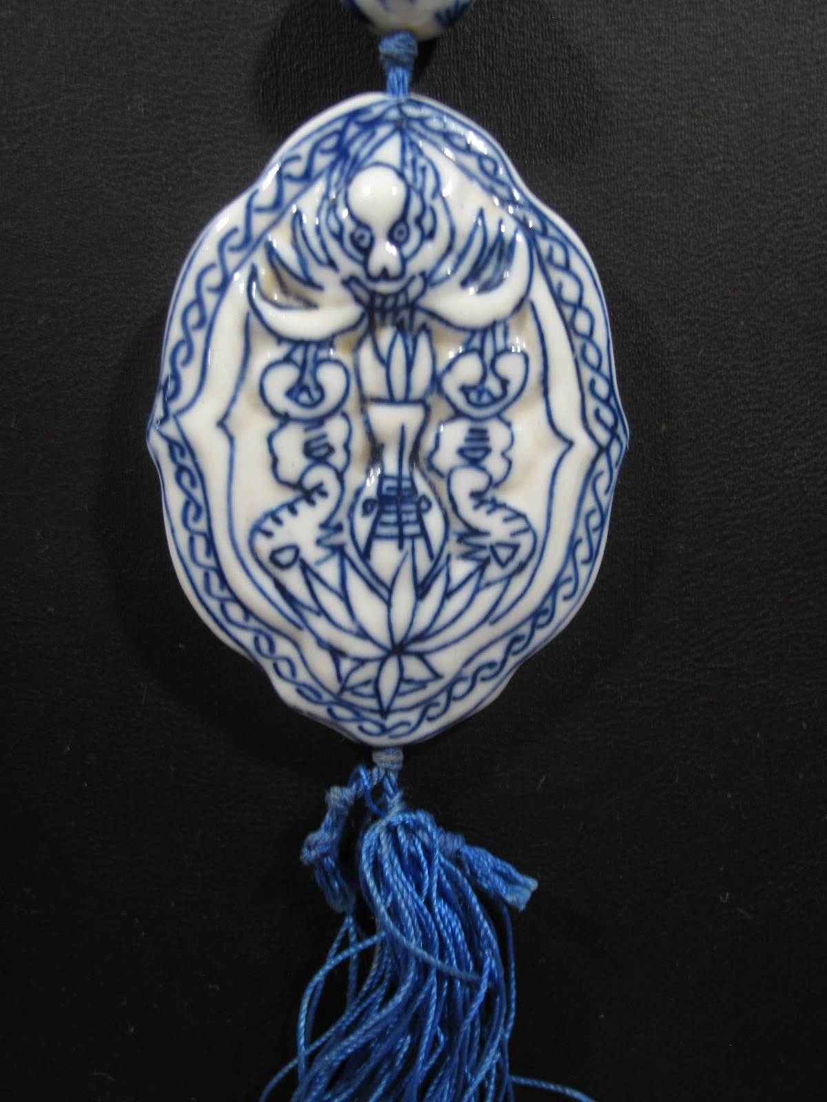 VTG Chinese Blue White Glass Porcelain Pendant Charm Bead Necklace 15″ 70g Asian