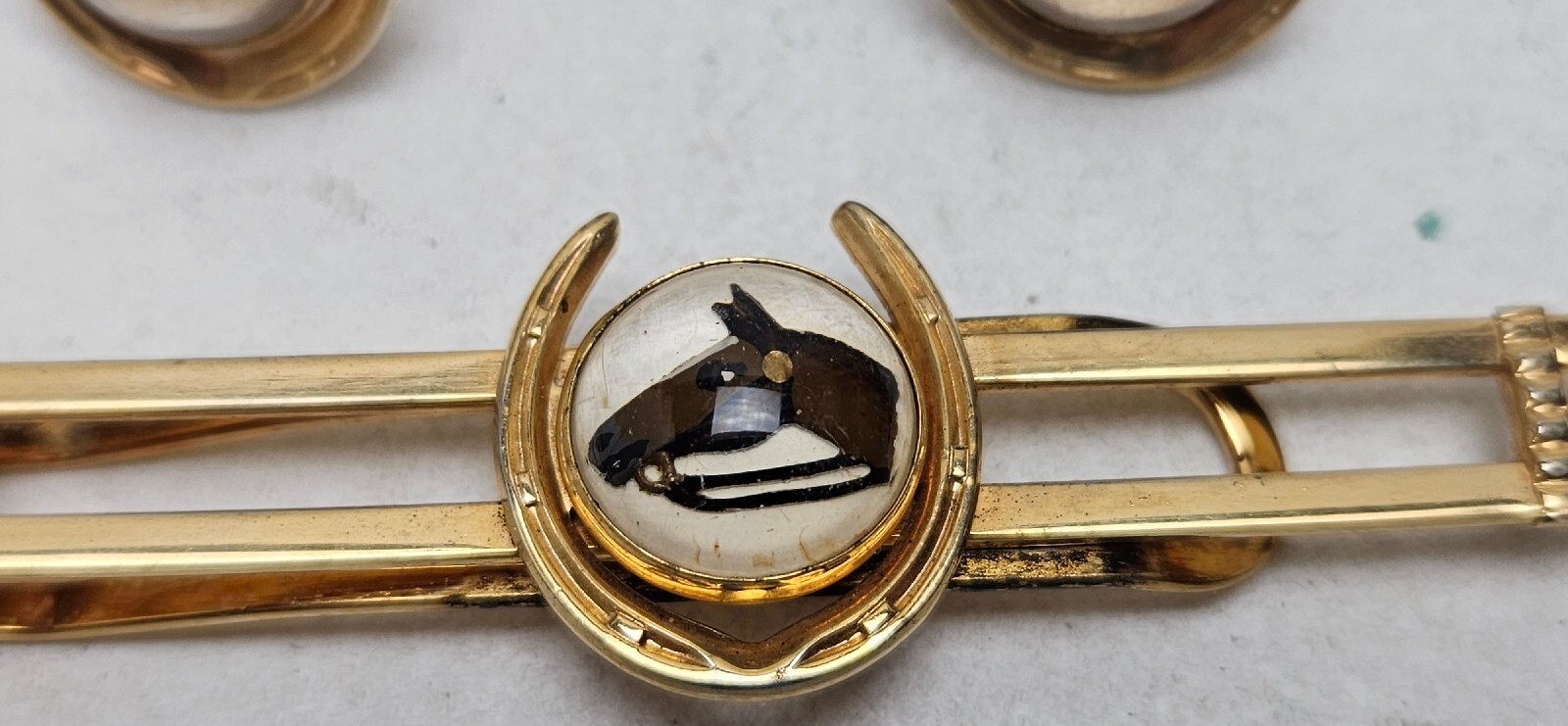 Anson Horse Head in Shoe Glass / Rock Crystal Cuff Links & Tie Clip Reverse Carv