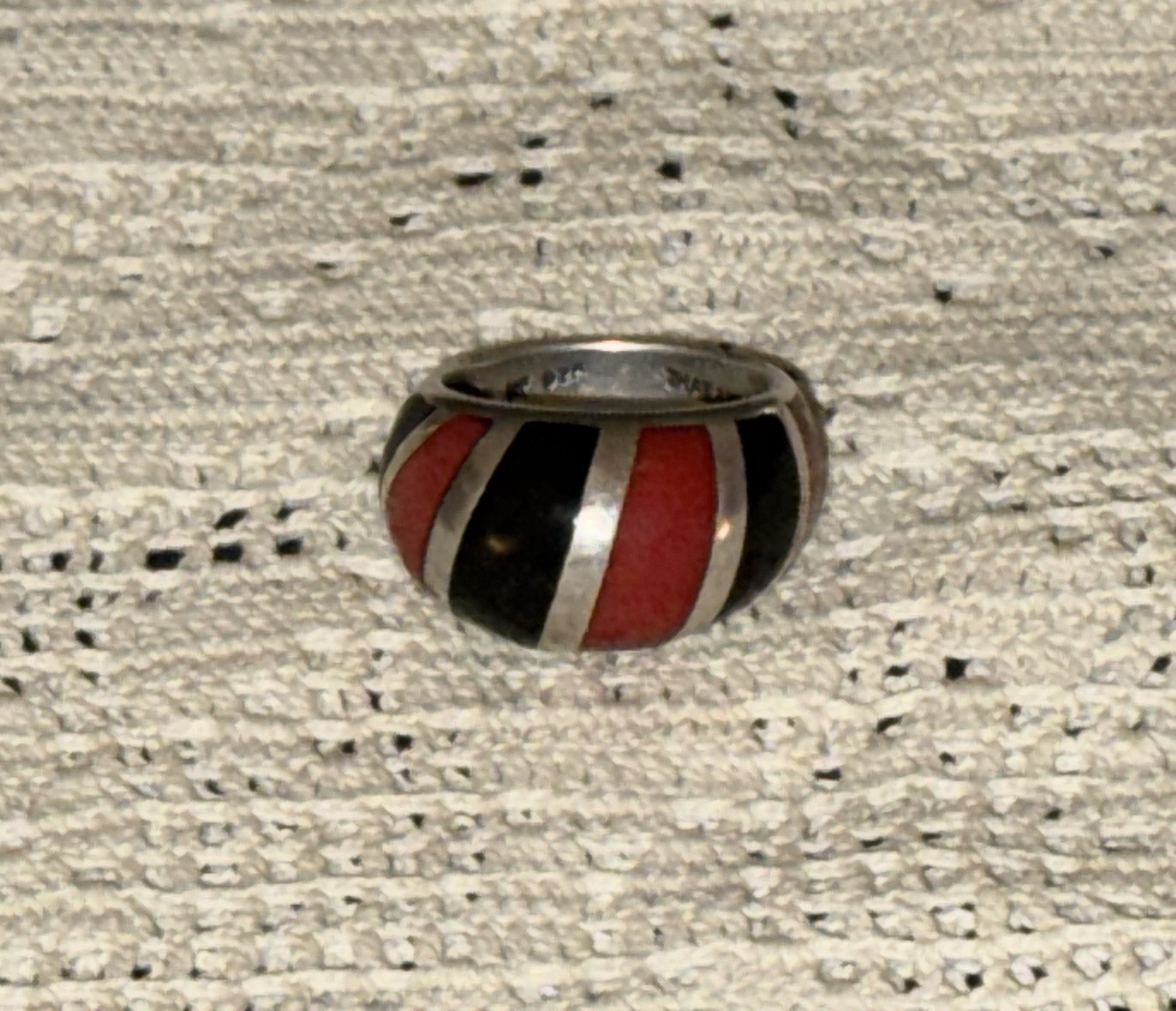 VINTAGE RED & BLACK CORAL INLAY STERLING SILVER DOME RING
