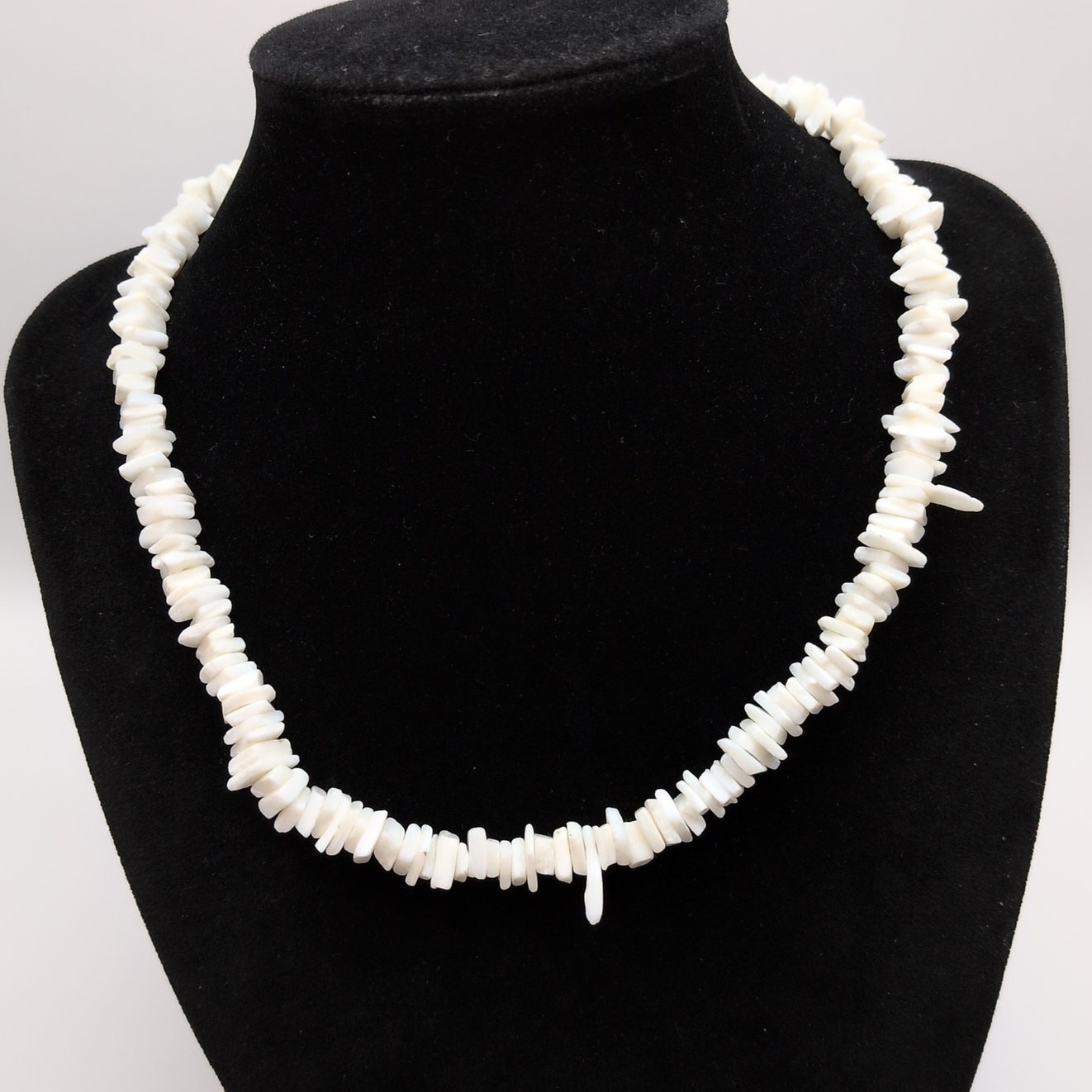 Vintage Classic White Chip Shell Necklace Beachy Surfer Unisex 90s Y2K 16.5in