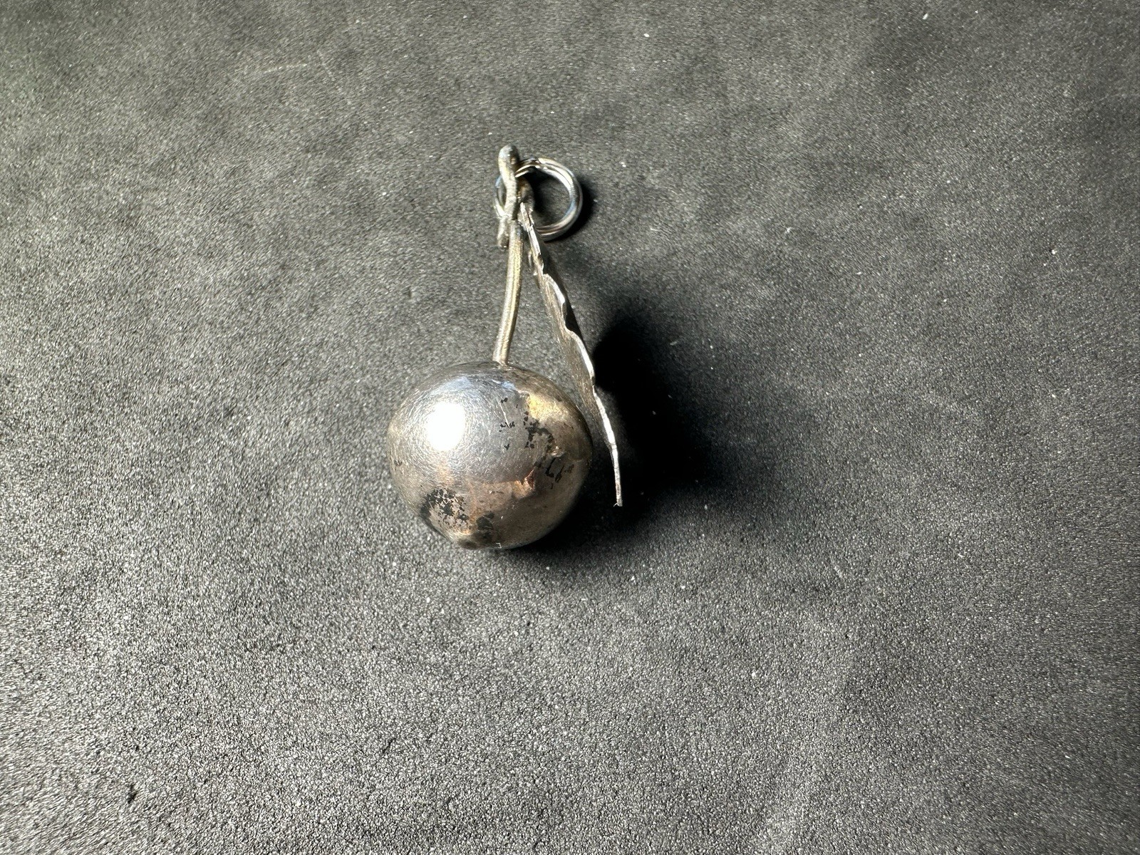 2.64g Vintage Sterling Silver 925 Leaf Acorn Ball Nature Charm Pendant M