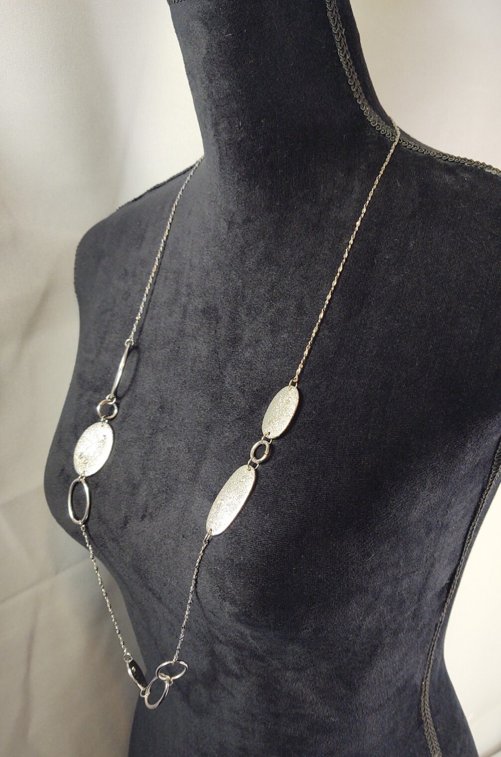 Vtg Gwen Necklace Long Silver Tone Glitter Unique Beads Crystals Costume Jewelry