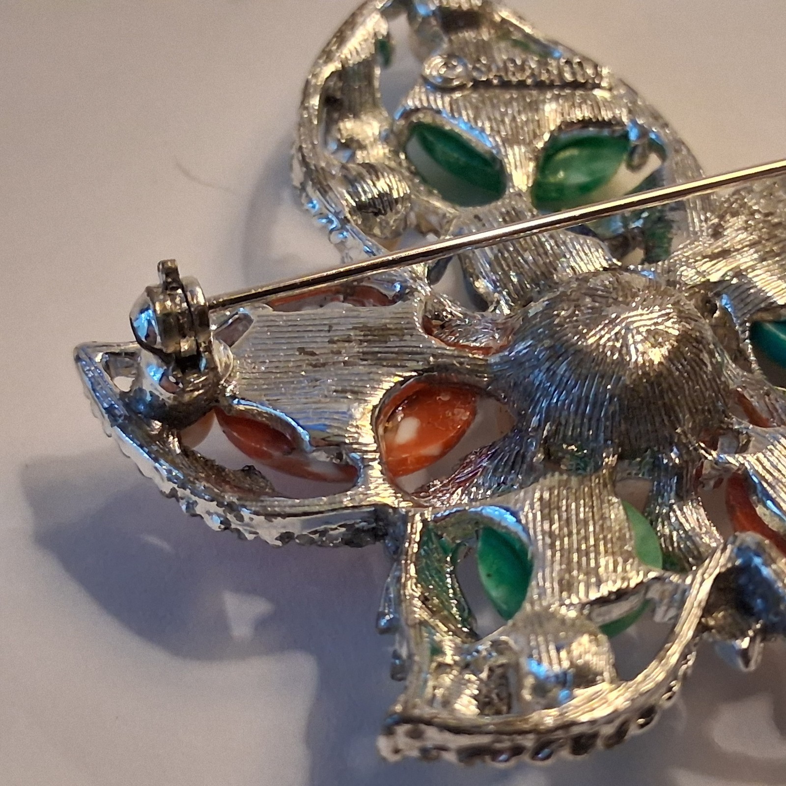 Vtg 1968 UV Glow SARAH COVENTRY Fantasy Brooch Silver Leaf Multicolor 3″ x 2.25″