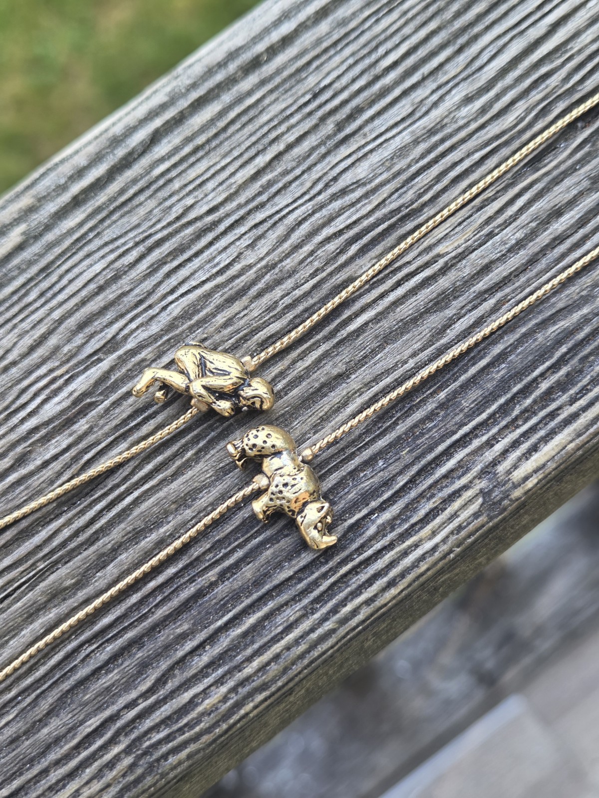 Vintage Animal Charm Long Necklace Gold Tone Safari Zoo Monkey Elephant Giraffe