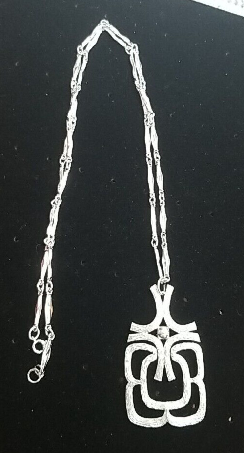 Vintage AVON Signed Silver Tone Articulated Pendant Bar Link Chain Necklace