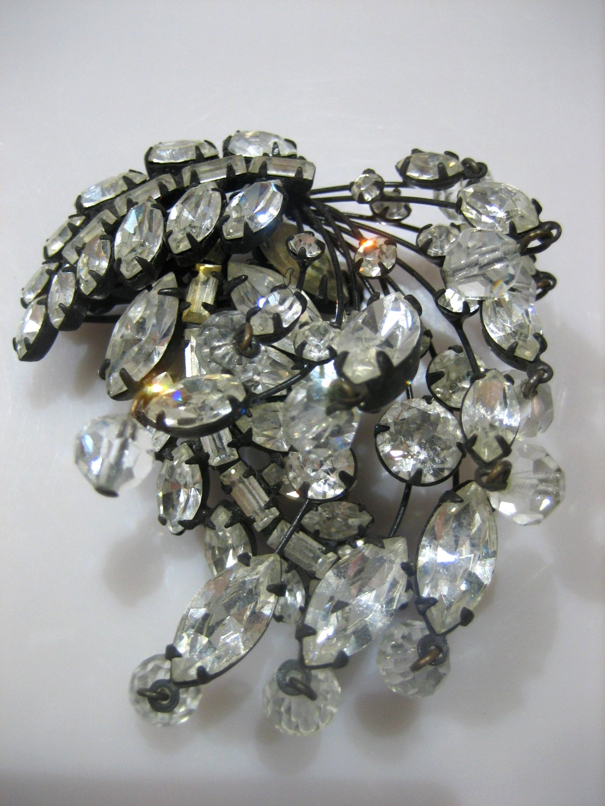 STUNNING SIGNED ALICE CAVINESS BLACK CLEAR CASCADING BROOCH