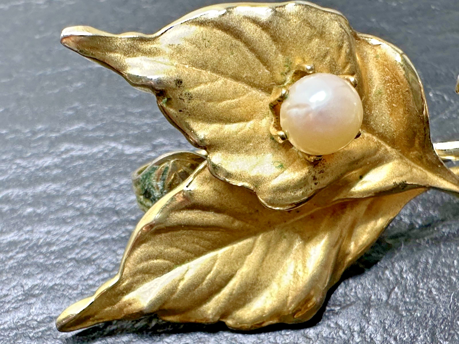 FIVE PAIR OF VINTAGE CLIP EARRINGS, DIFFERENT STYLES N12