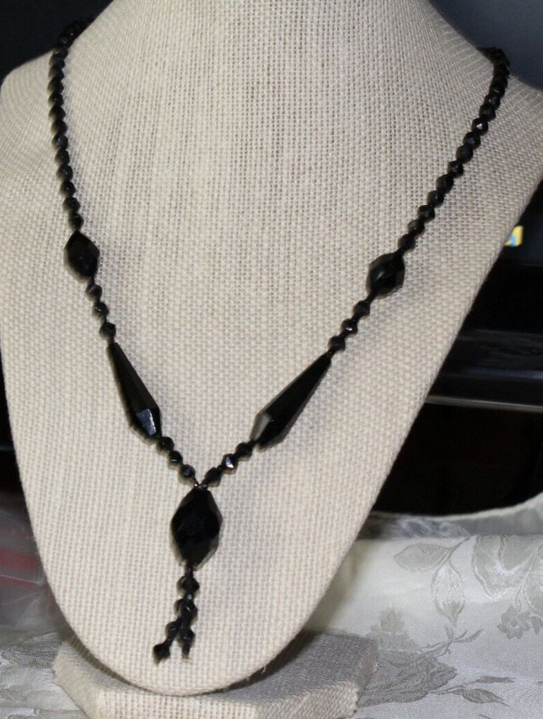 VTG BLACK GLASS TEAR DROP PENDENT NECKLACE+ CLUSTER BLACK SEEDBEAD CLIP EARRINGS