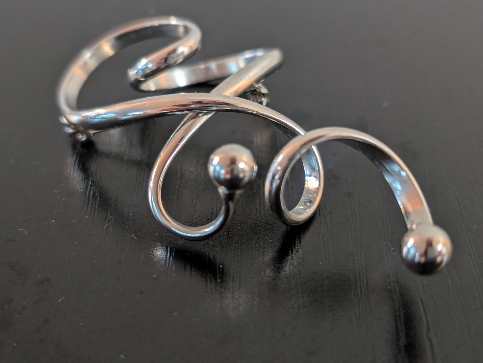 Vtg Silver Tone Swirl Ribbon Heart Abstract 3D Pin Brooch 3″