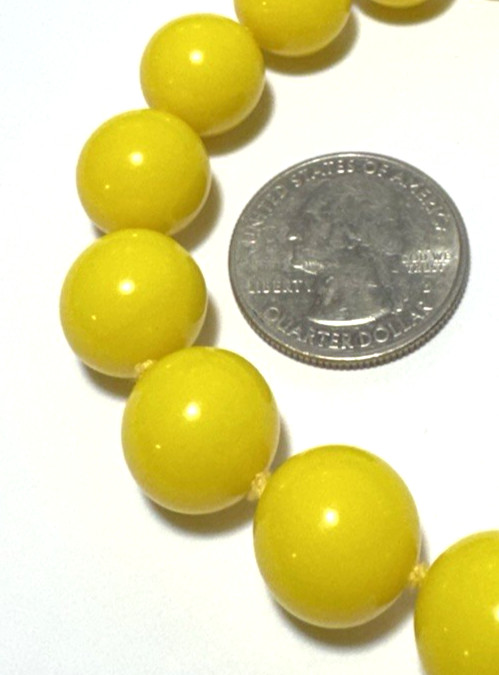 Vintage Jewelry Necklace SIGNED JAPAN Chunky Vibrant Yellow Hand Knot Beaded 14