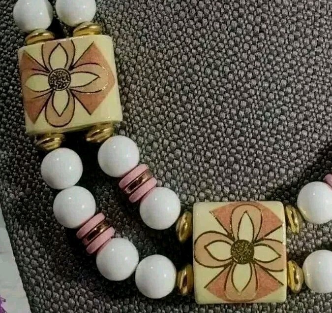 VTG Floral Lucite Bead NECKLACE 2 Strand Cream White Pink GoldTone Japan Stamped