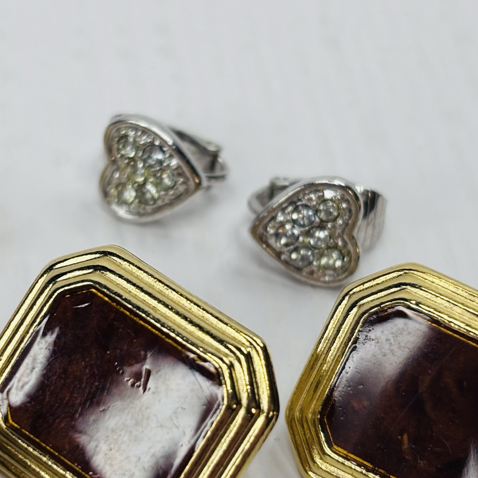 Vintage Jewelry Lot of 4 Pair Clip Earrings AVON & Unbranded B970
