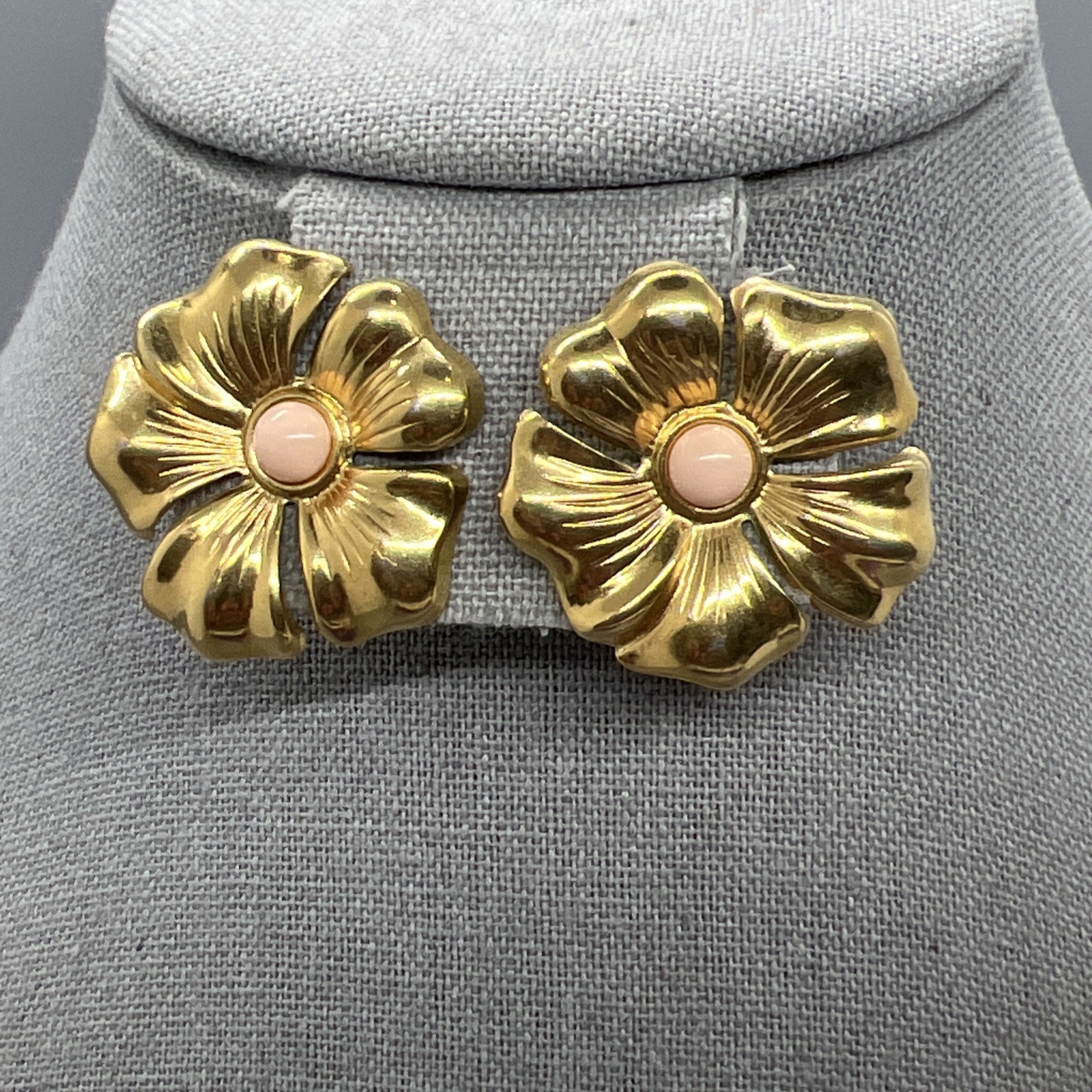 Vintage Gold Tone Flower Clip On Earrings Pink Center Cabochon Bold Retro Floral