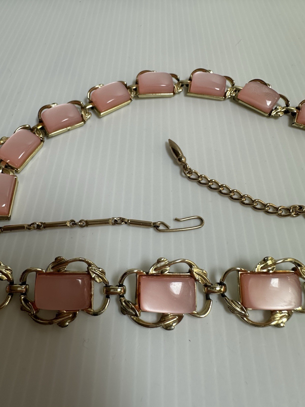 VTG 1950 SIGN CORO SET NECKLACE 17”BRACELET 7’ GOLD TONE THERMOSET PINK MOONGLOW