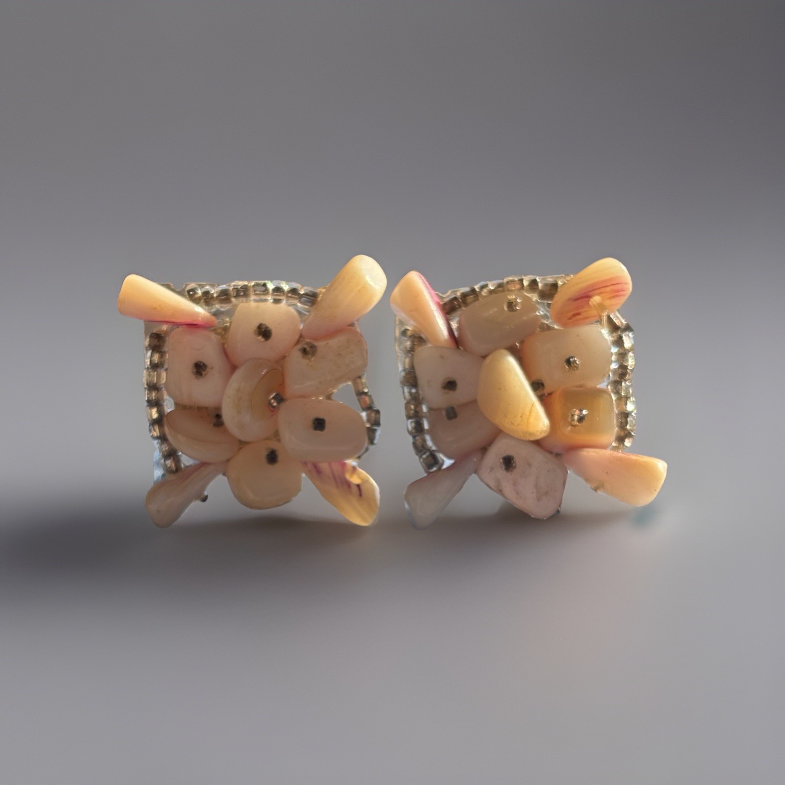 VTG Natural Pink/Cream Sea Shell/Crystal Beads Cluster Clip Earrings Beach/Japan
