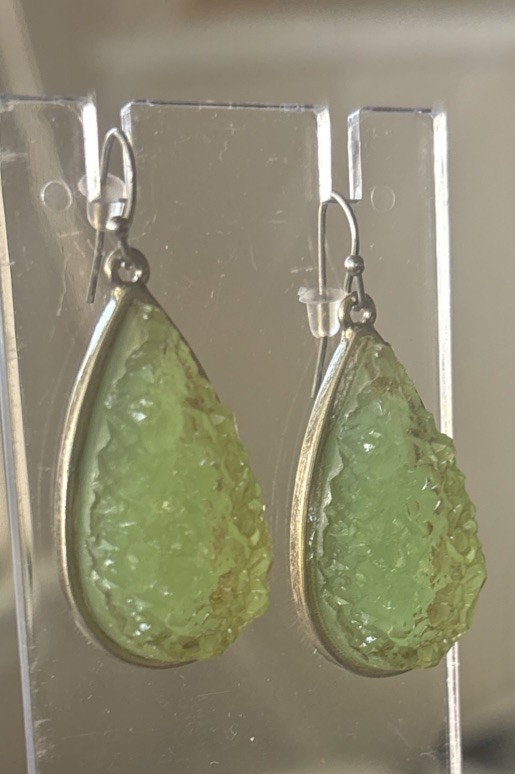 VTG Crystal Geode Light Green Teardrop Dangle Drop Earrings Hook Closure