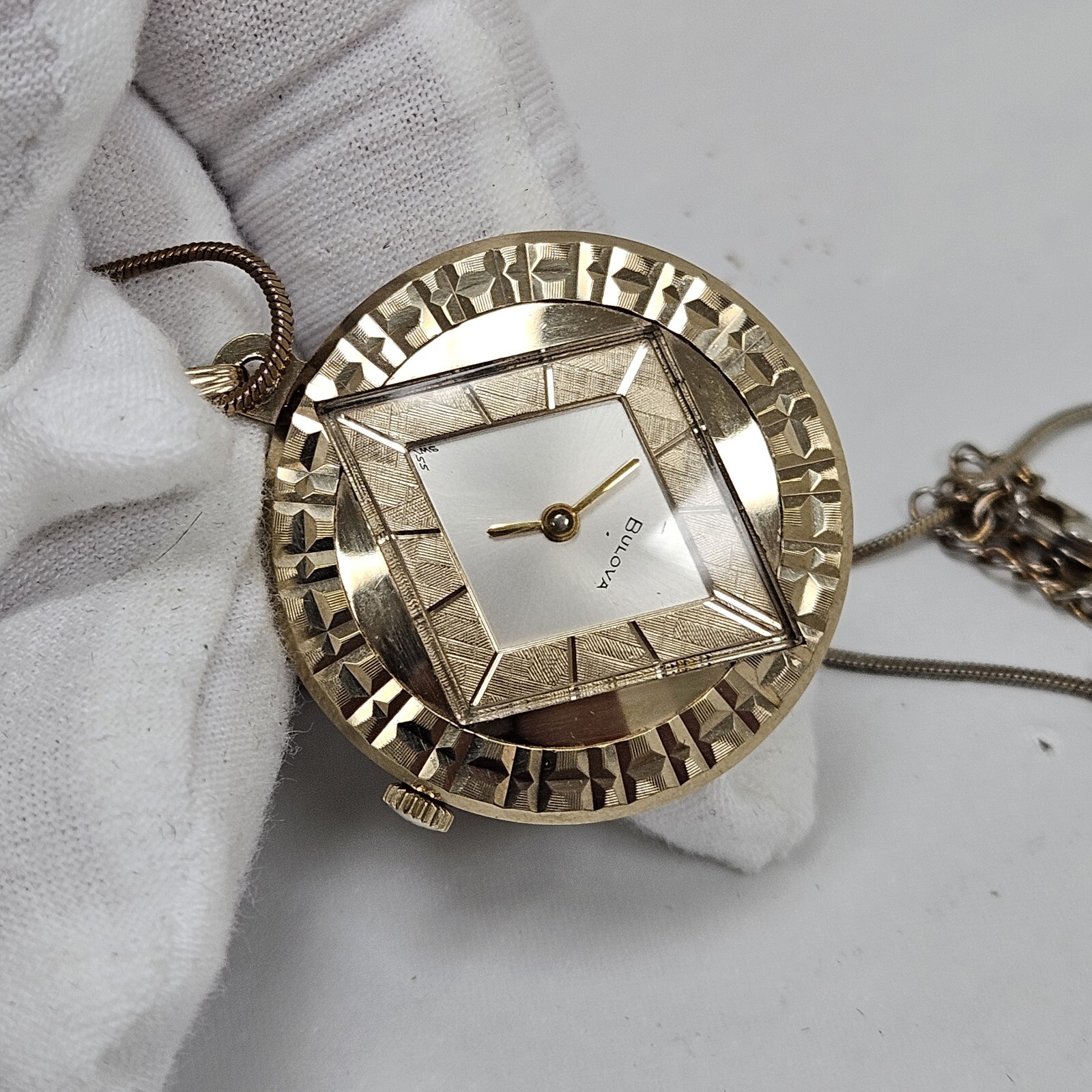 Vintage Bulova Gold Tone Round Pendant Necklace Watch 1967 11ALL 17J Hand Wind
