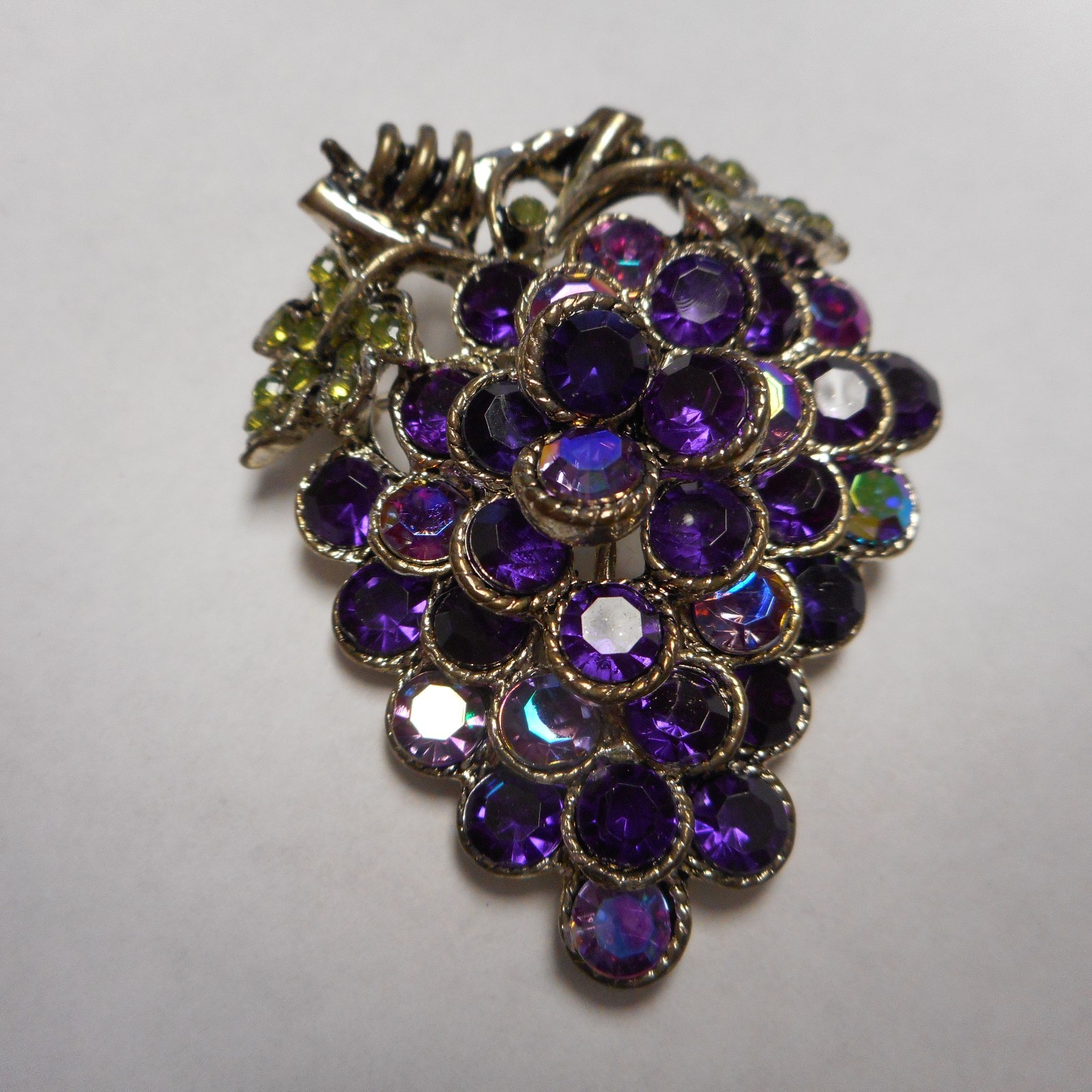 WOW BEAUTIFUL PURPLE GRAPE PIN LOADED WITH CRYSTAL RETRO 1980s 2 INCHES HIGH