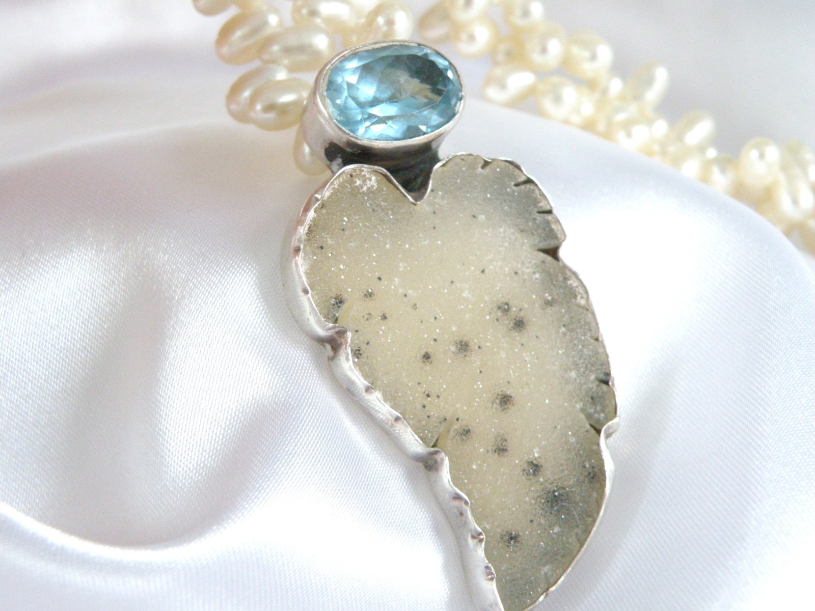Amy Kahn Russell Sterling Silver 925 Blue Topaz Large Pearl Necklace 17″