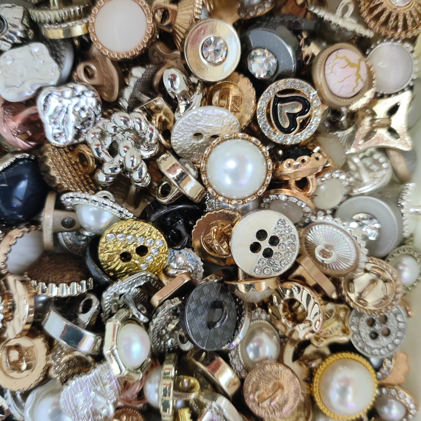 Vintage-now Costume Jewelry makeing Lots button Read Description 50pcs