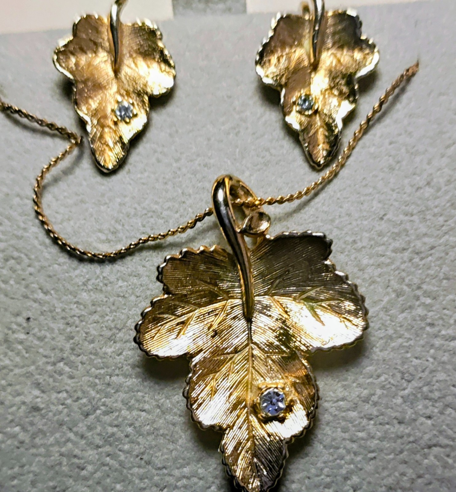 Vintage Avon 1978 Radiant Leaf Gold Tone Necklace Clip on Earring Set Demi
