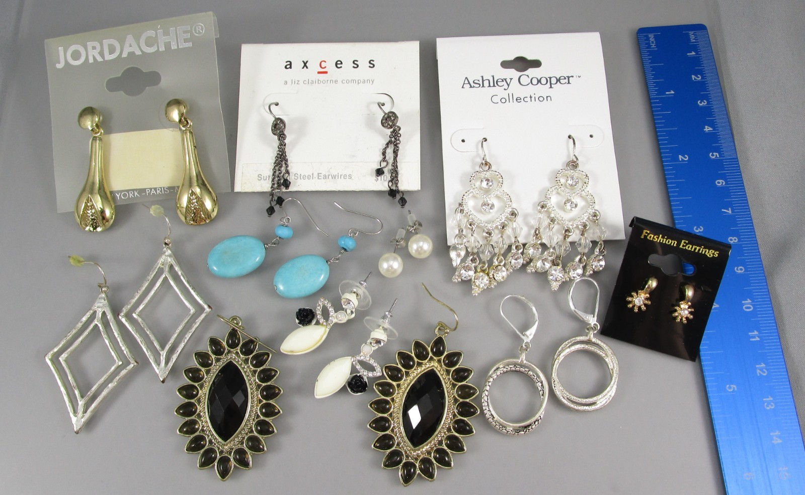 Vtg Mod Retro Varying Colors & Multi Styles LOT 10 Post Pierced Earrings 173U