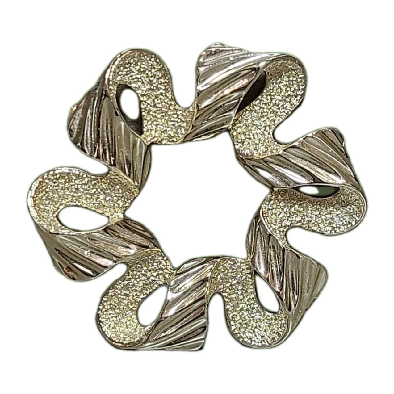 VTG 80’s Sarah Coventry Brooch Pin Gold Tone 2.5″ Textured Swirl Ribbon Wreath
