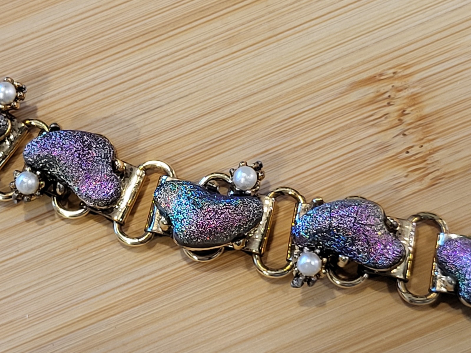 Vtg Purple Peacock Iridescent Color Faux Lava Pearl Panel Gold Tone 7″ Bracelet