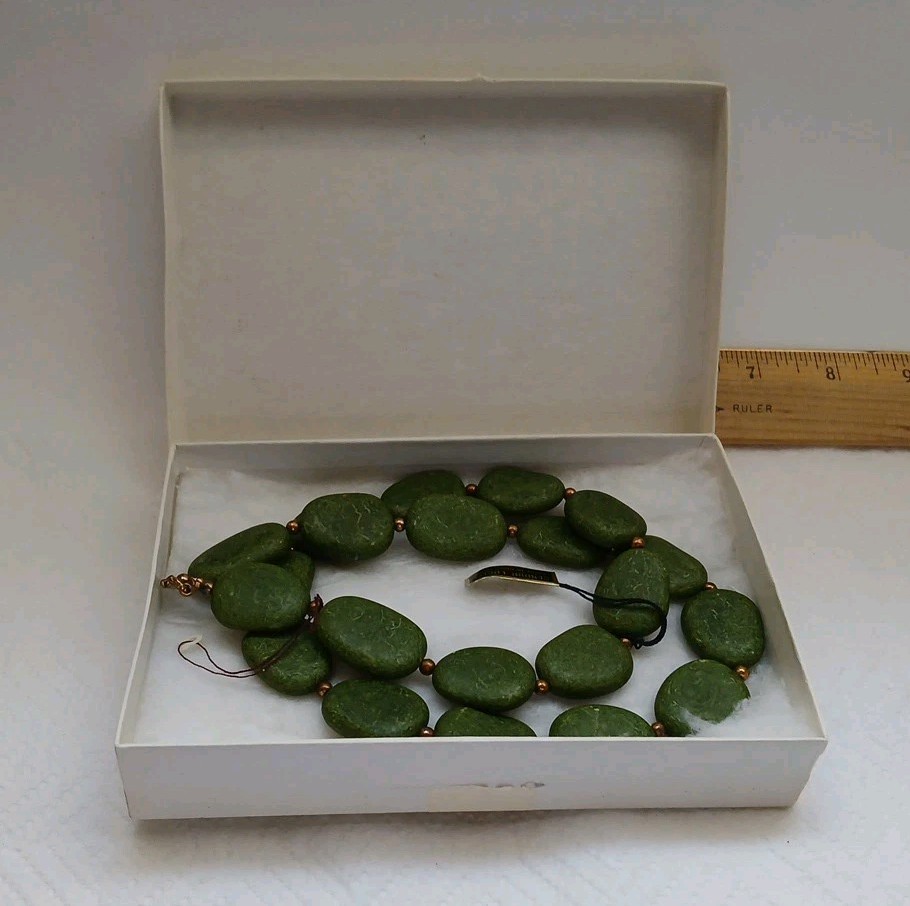 Vtg Retro/Mid Century Style Genuine Green Lucite 24″ Necklace Made In Hong Kong