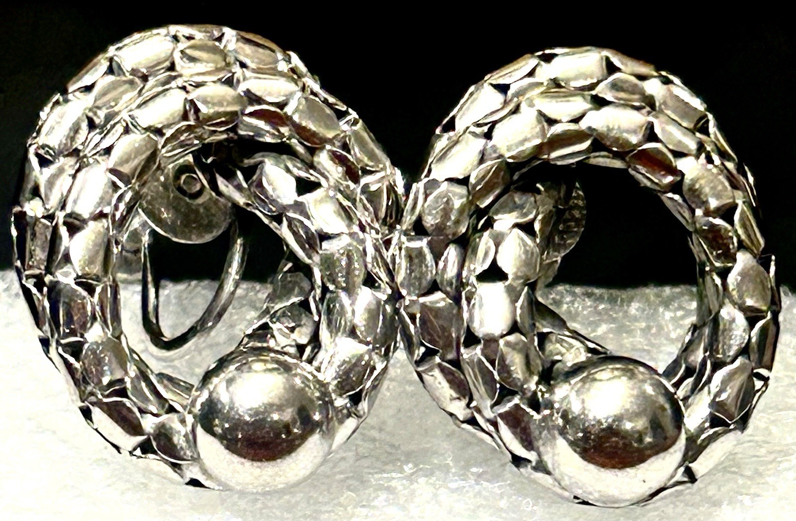 Vintage Geo H. Fuller & Son Pebbled Rope Patterned Knot Earrings Screw Back 8.4g
