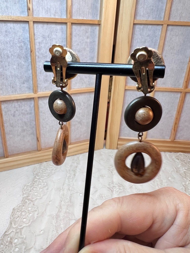 Vintage Wooden Circle Earrings Clip ON Modernist Style Brown Lightweight 3″L