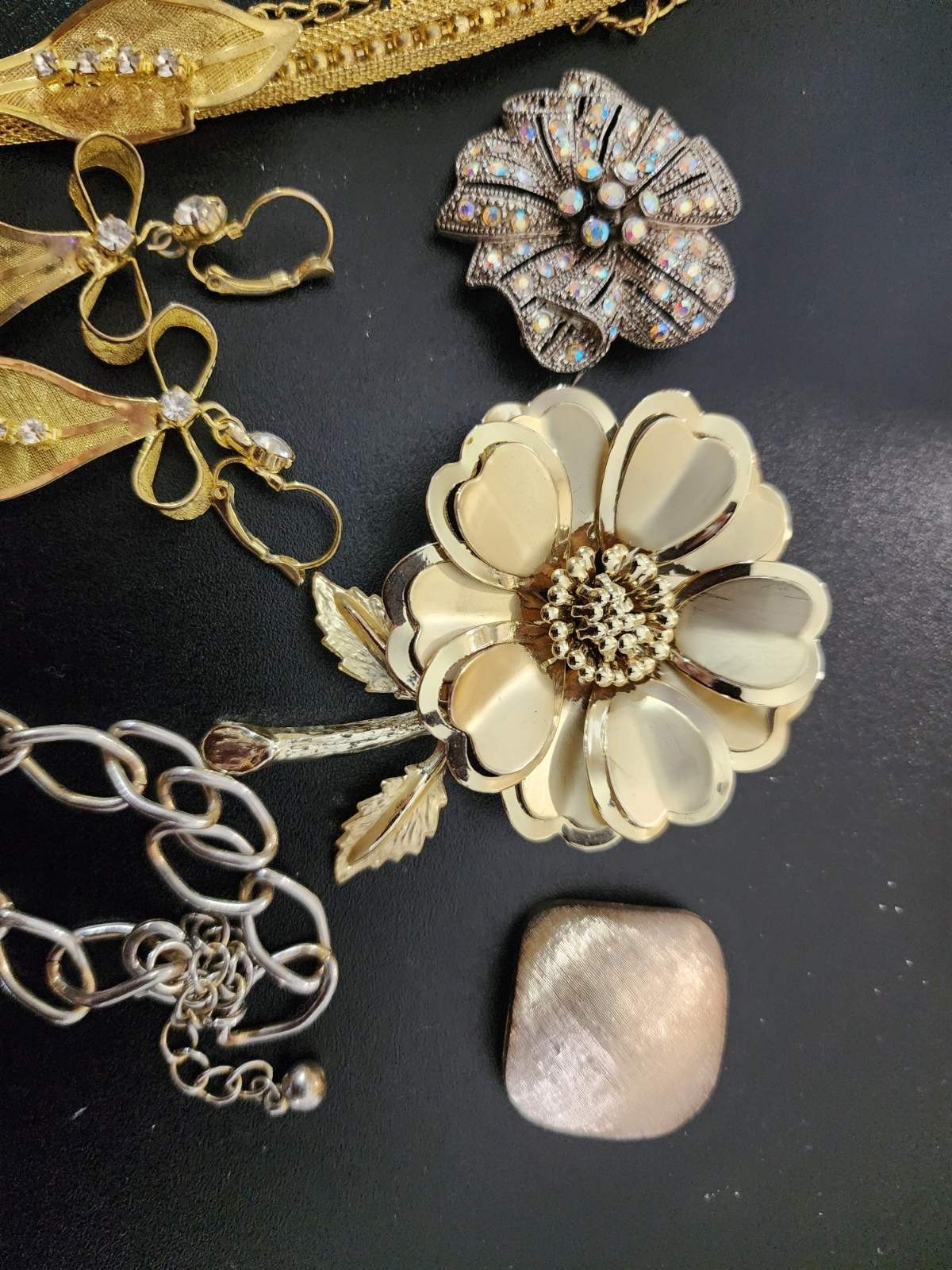 Vintage jewelry set of 22 in vintage purse