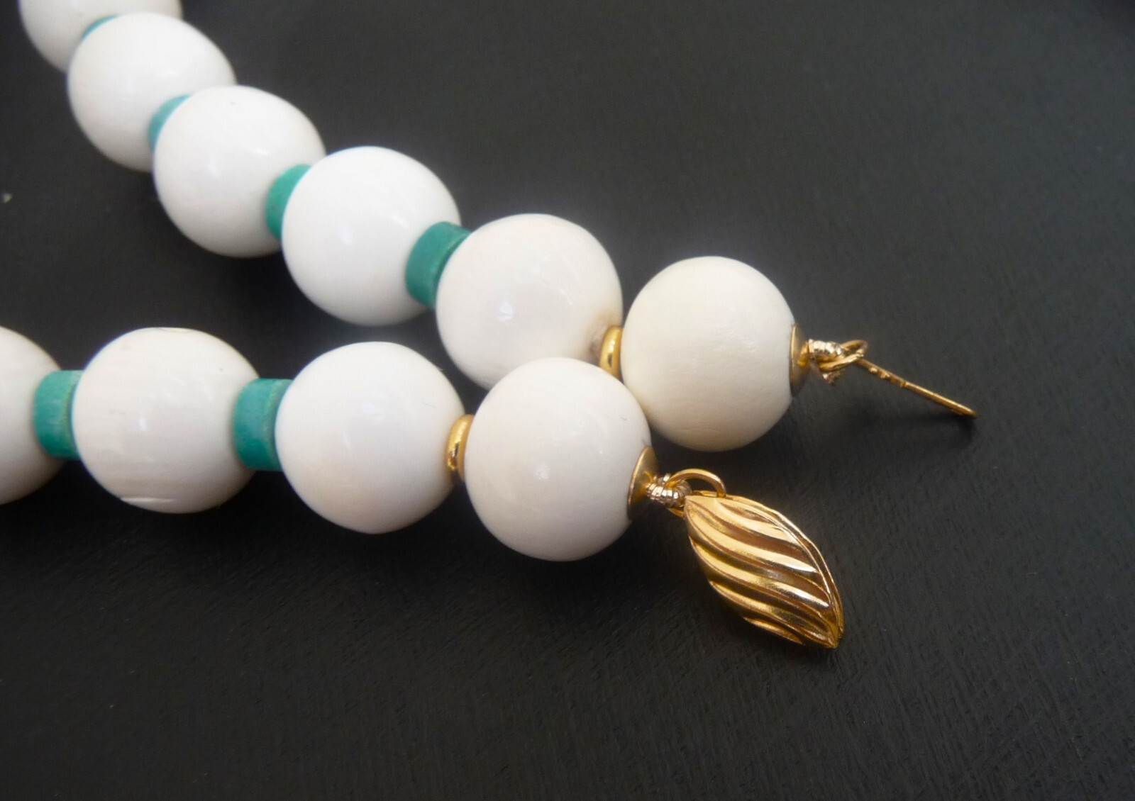 GORGEOUS VINTAGE 14K GENUINE WHITE CORAL TURQUOISE BEADED STATEMENT NECKLACE!