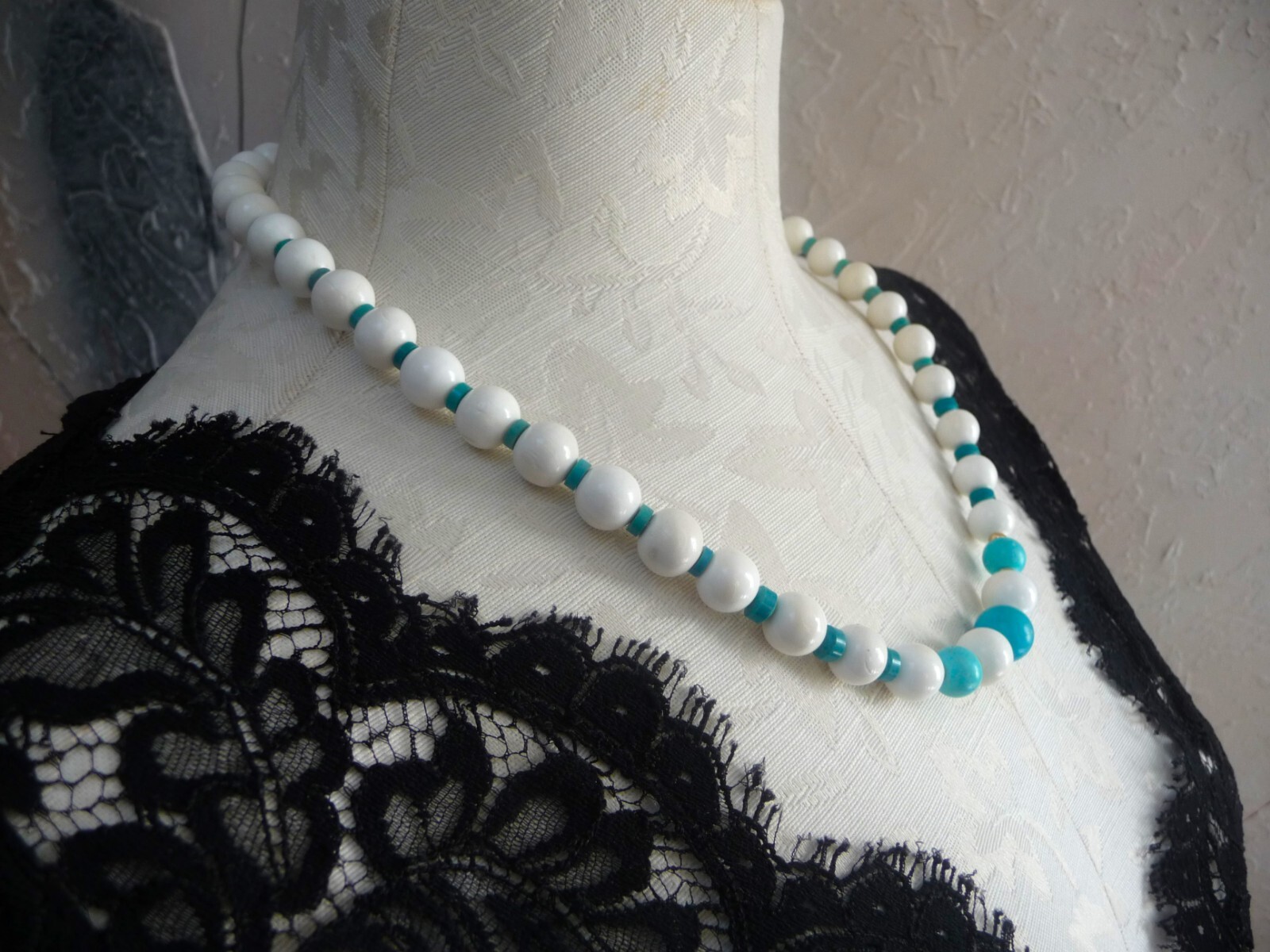 GORGEOUS VINTAGE 14K GENUINE WHITE CORAL TURQUOISE BEADED STATEMENT NECKLACE!