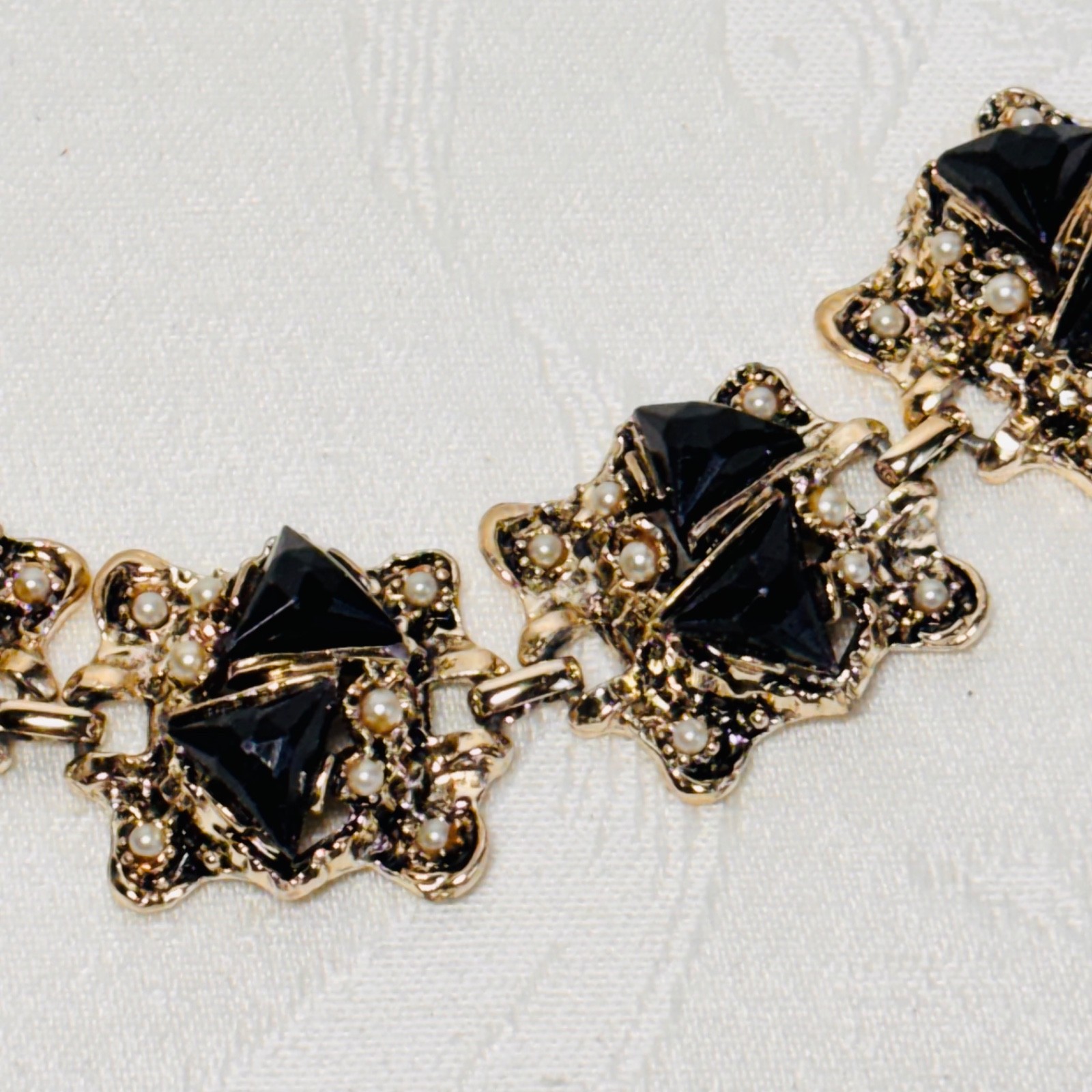 BRACELET black faux gem faux pearl silvertone metal link fold over clasp vintage