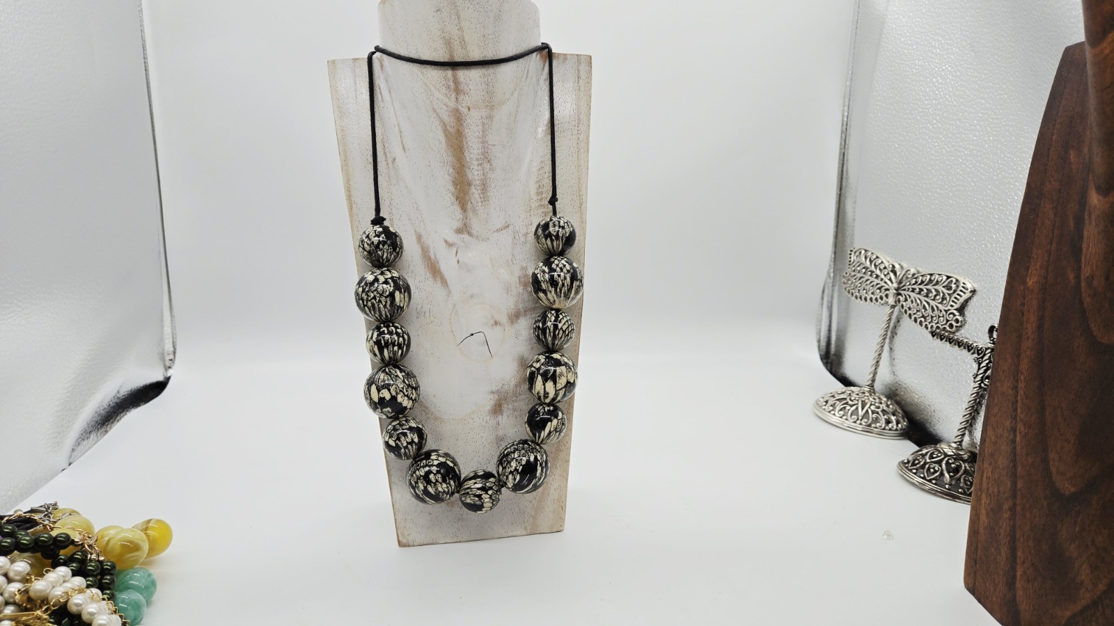 Vintage Joan Rivers Snakeskin Design Beads on Leather cord AS IS