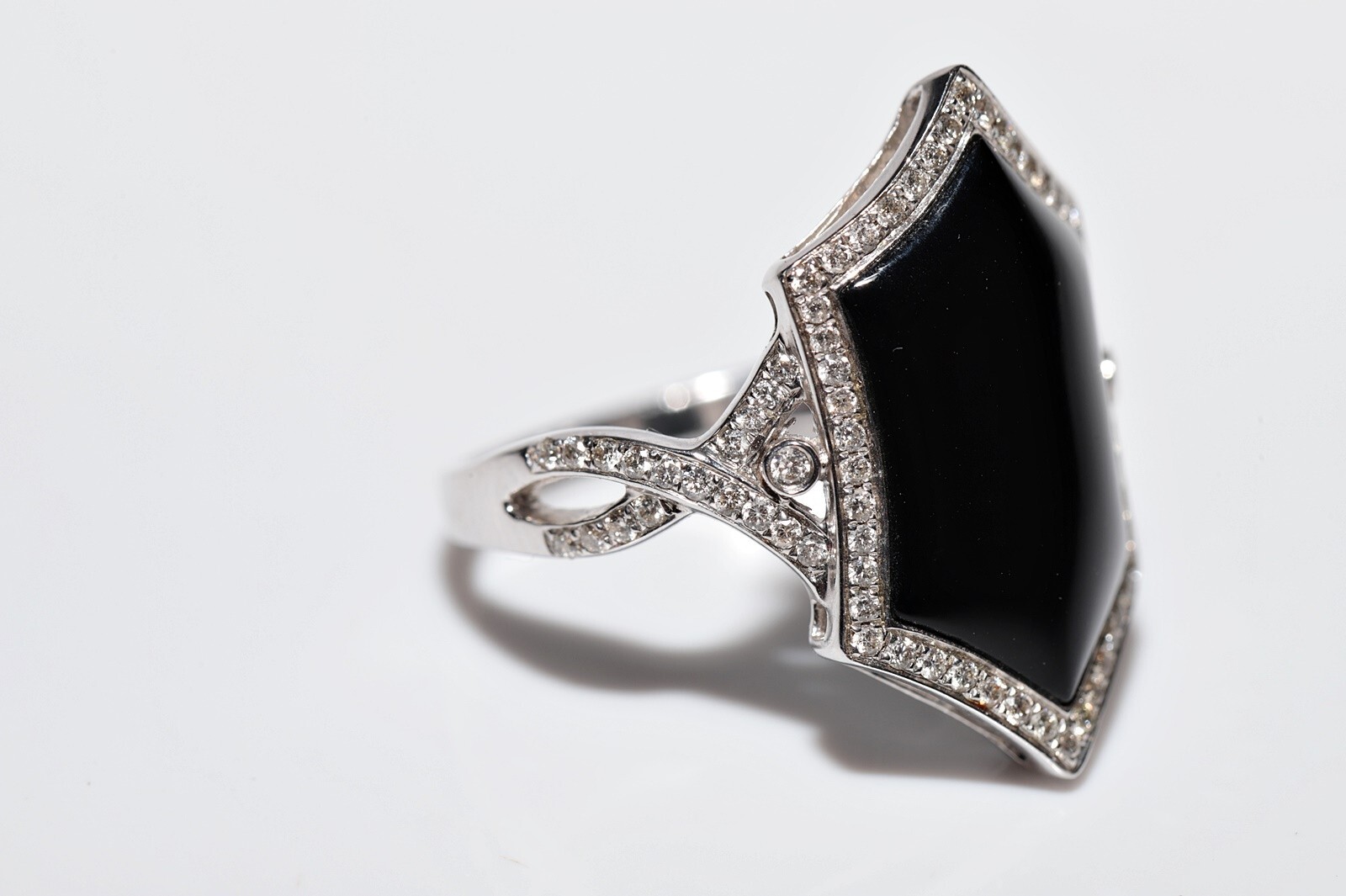 14k Gold Natural Diamond And Onyx Decorated Navette Ring