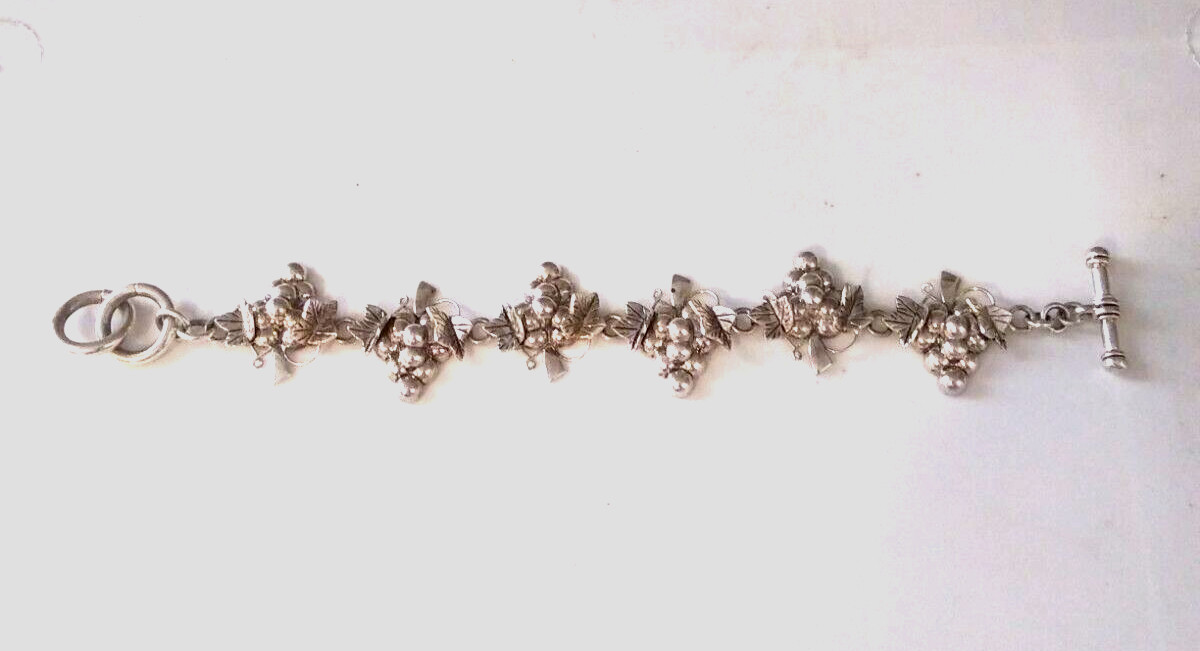 VTG 3D BEST GRAPE CLUSTER SILVER TONE CHUNKY STATEMENTS PIECE WITH TOGGLE CLASP