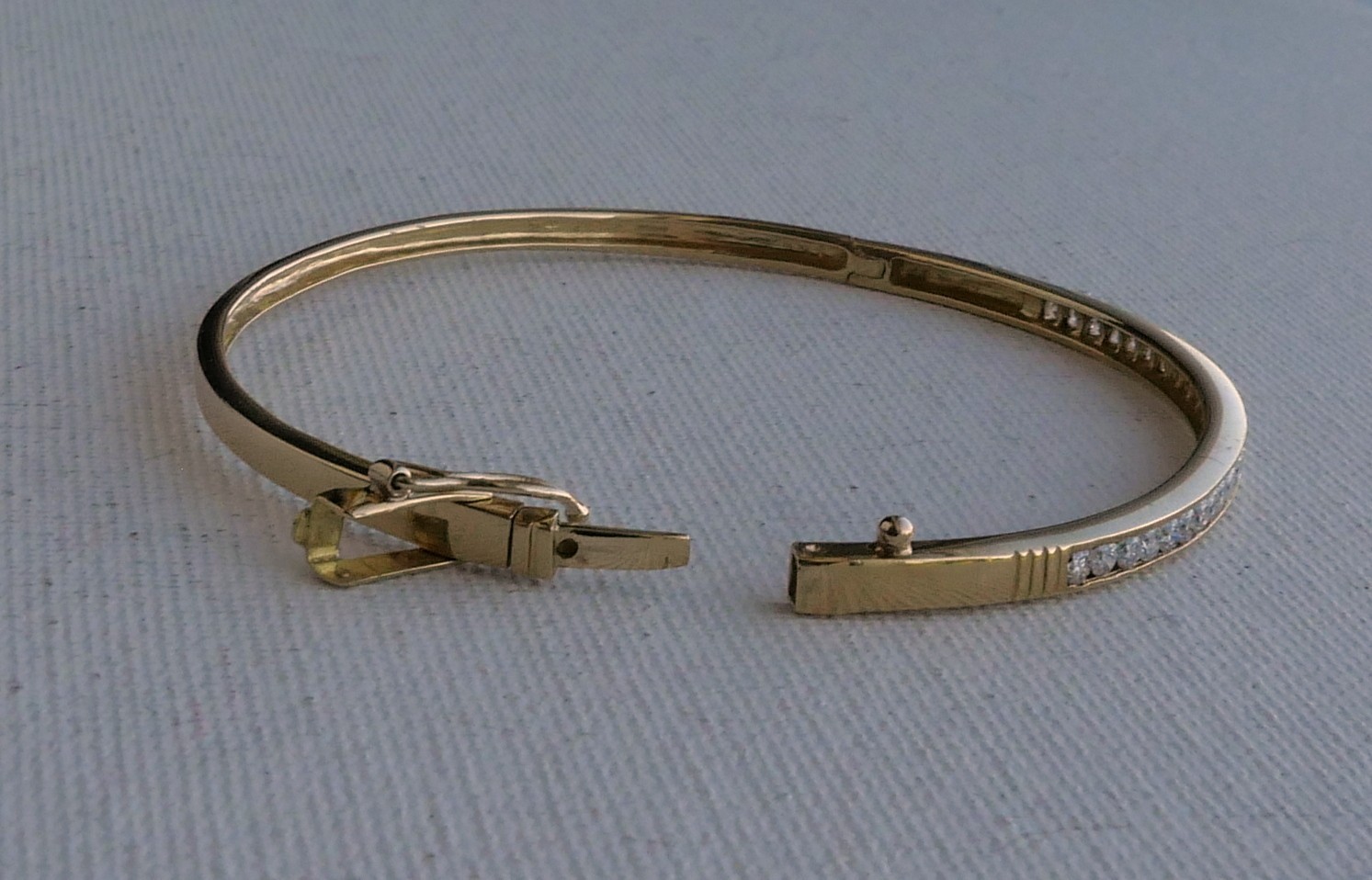 18K Yellow Gold Diamond Bangle Bracelet – 0.80 TCW – Secure Double Clasp