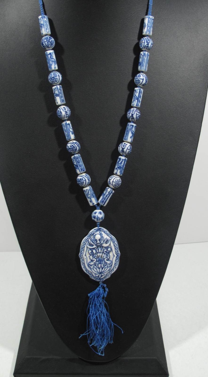 VTG Chinese Blue White Glass Porcelain Pendant Charm Bead Necklace 15″ 70g Asian