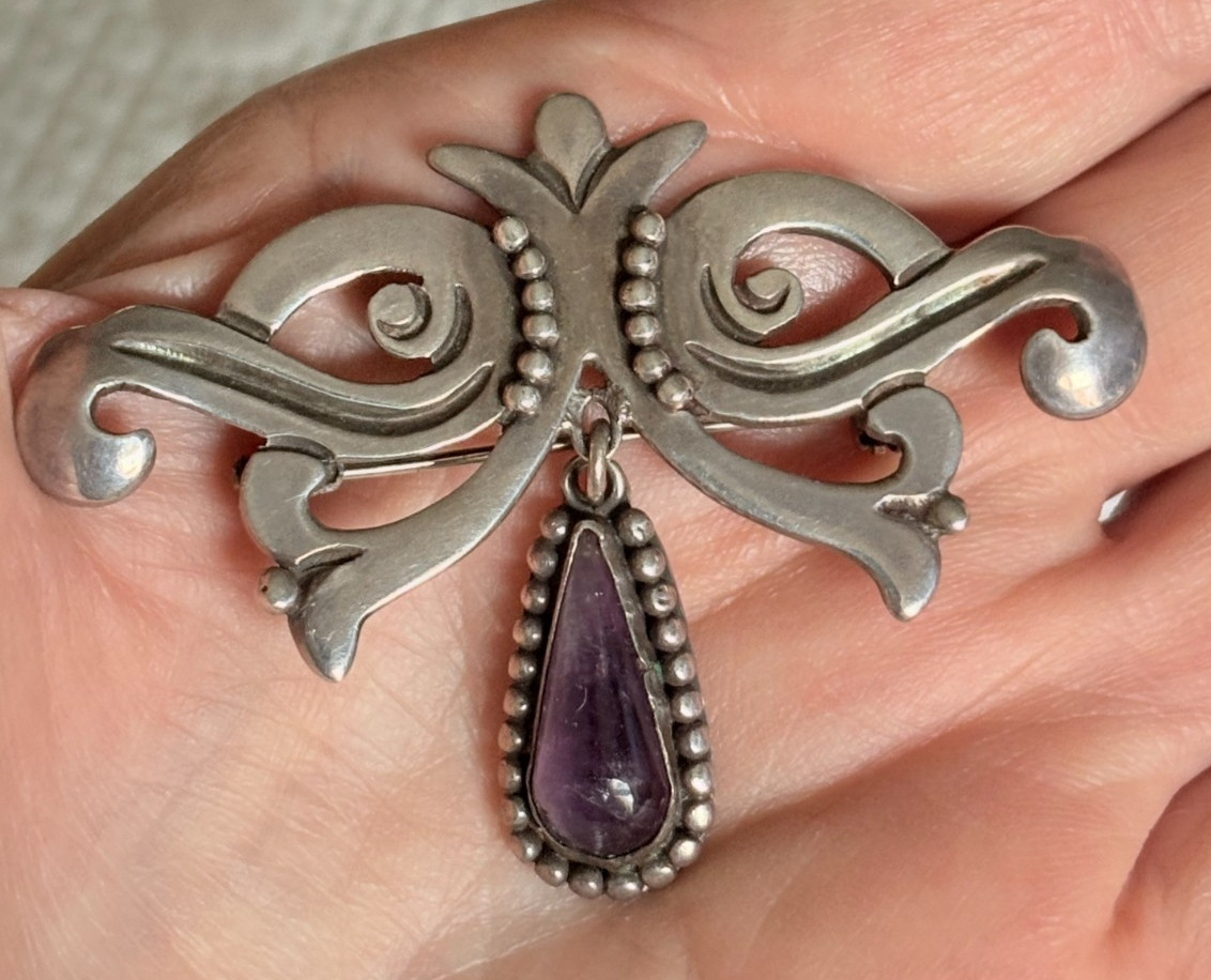 VINTAGE MEXICAN TAXCO 980 SILVER BROOCH W/AMETHYST BEADED HANGING PENDANT