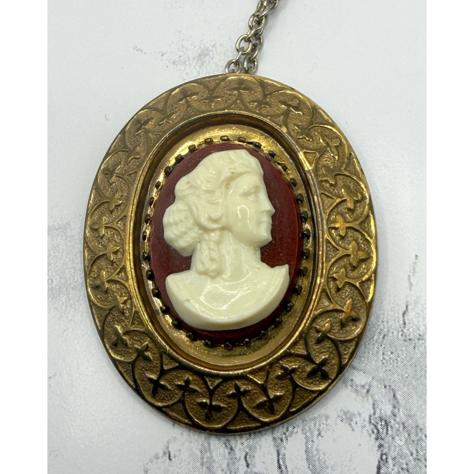 Vintage Large Portrait Cameo Pendant Brooch 2″ Ornate Gold Tone 18″ Chain