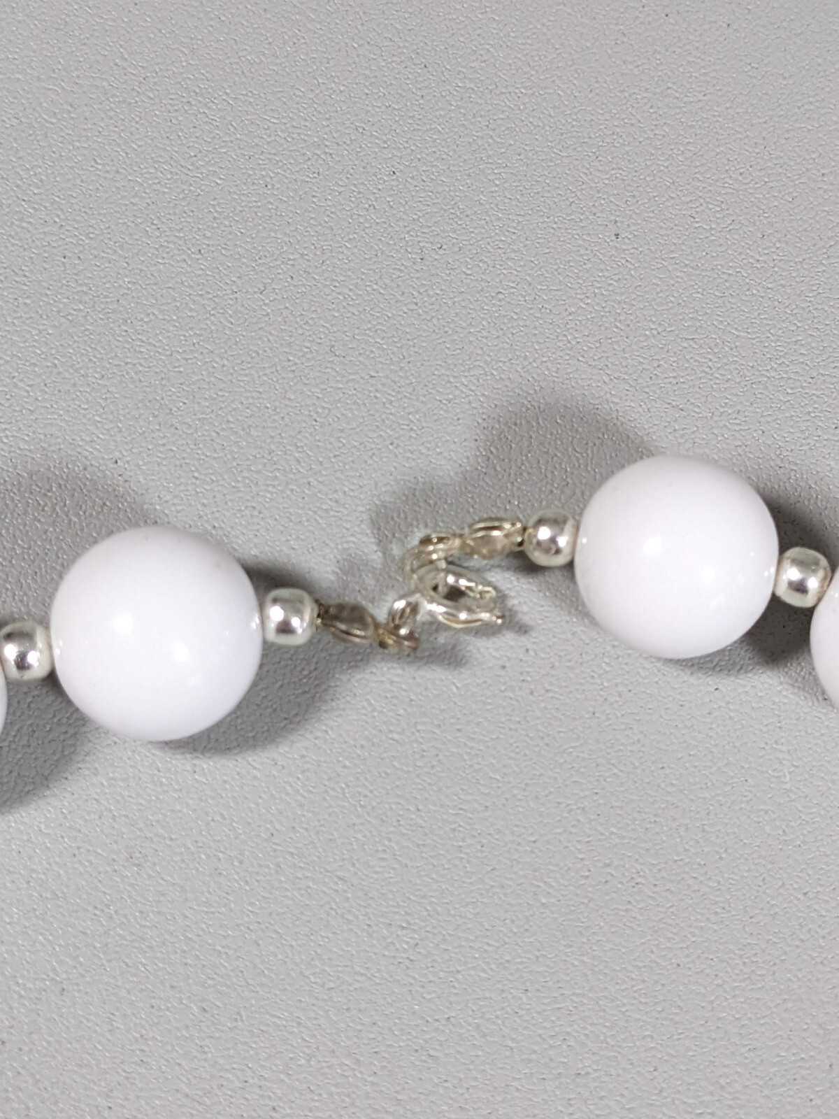 Silver Tone White Round Acrylic Bead 15mm Chunky Necklace 17.5 inches