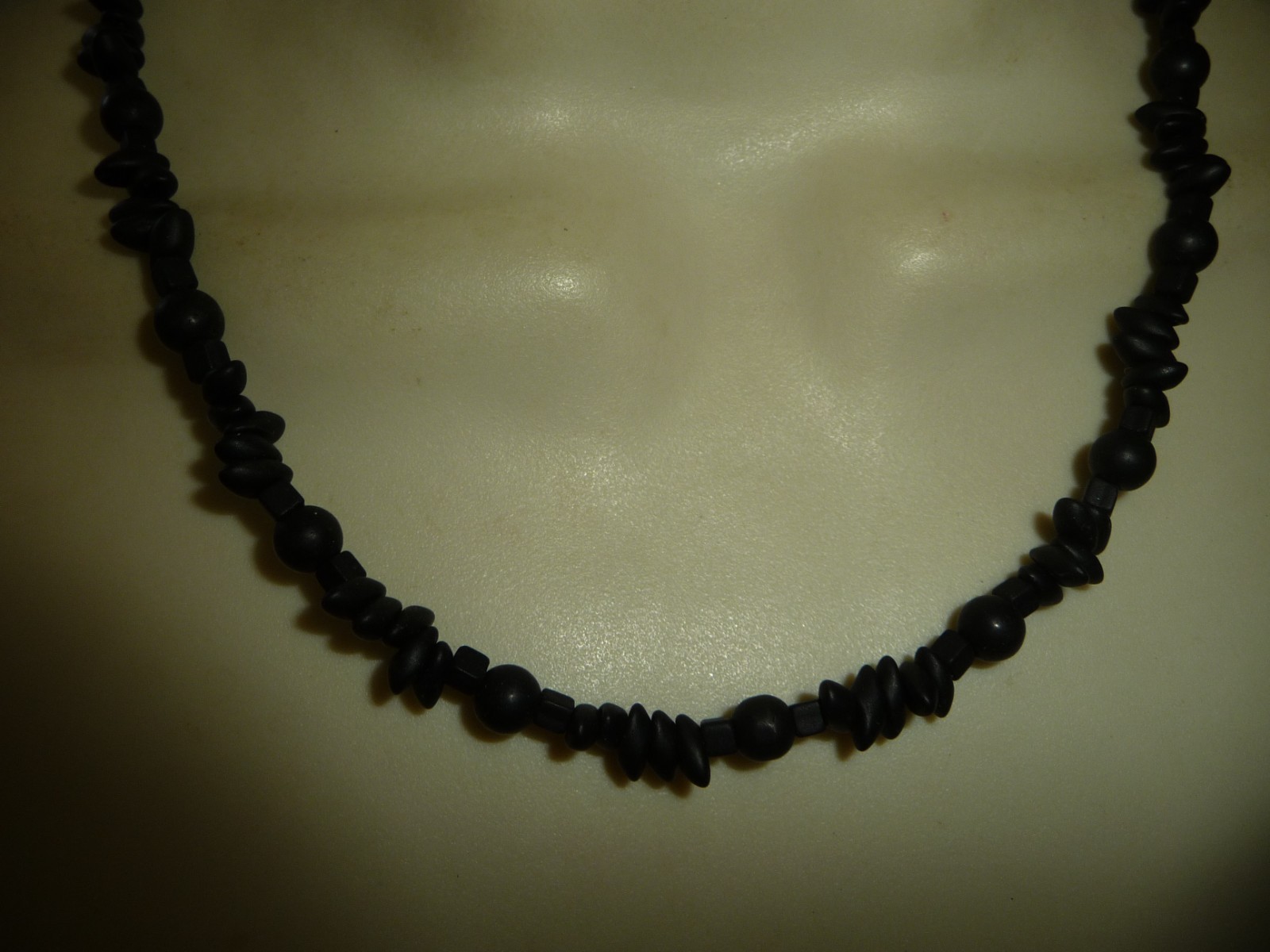 DELIQUET BLACK GLASS BEADS DIFFERENT SHAPES BIB 8” L NECKLACE #26.27